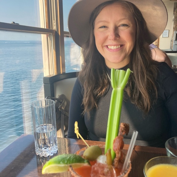 Meet your Posher, Laura - Picture 3 of 3